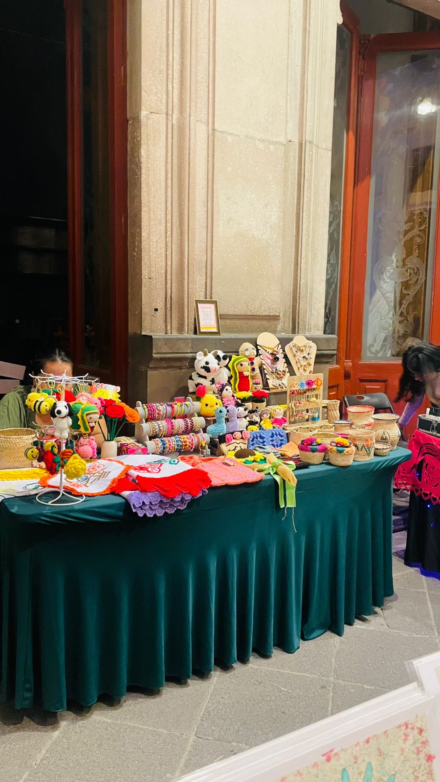 Montaje del mercado en Casa de los Ángeles